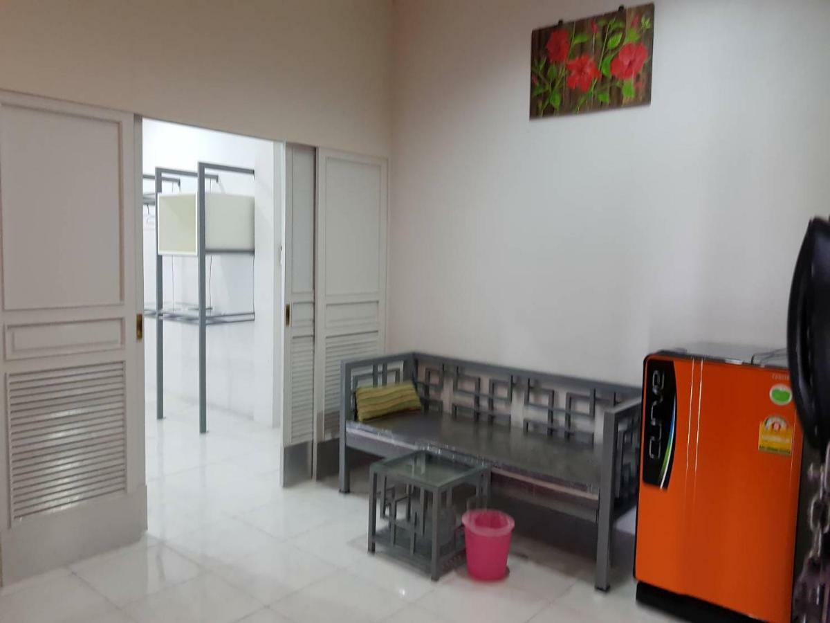 Albergue Buorana Chonburi Exterior foto