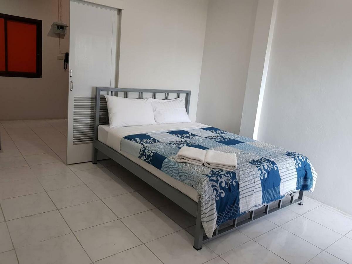 Albergue Buorana Chonburi Exterior foto